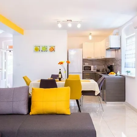 Viola Apartment