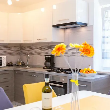 Viola Apartment *