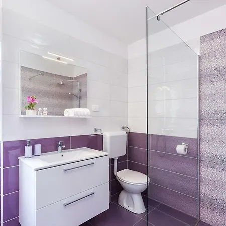 Viola Apartment *