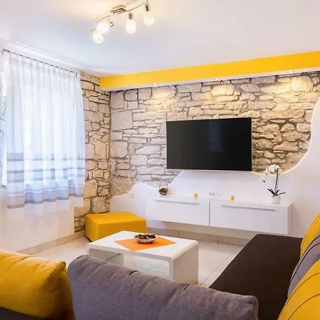Viola Apartment