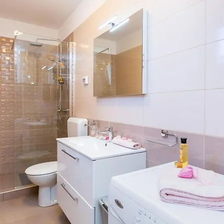 Viola Apartment