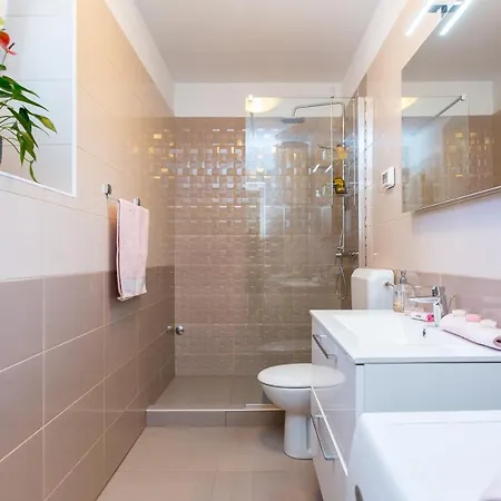 Viola Apartment *